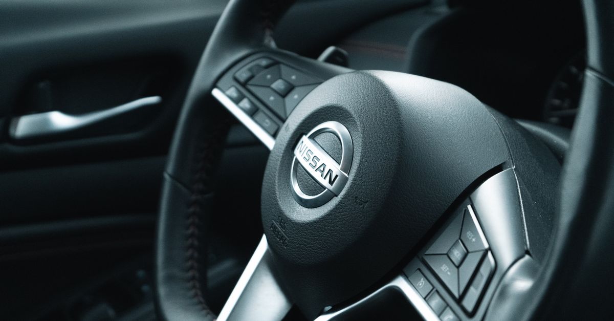 Nissan car key fob — מנעולן בפתח תקווה