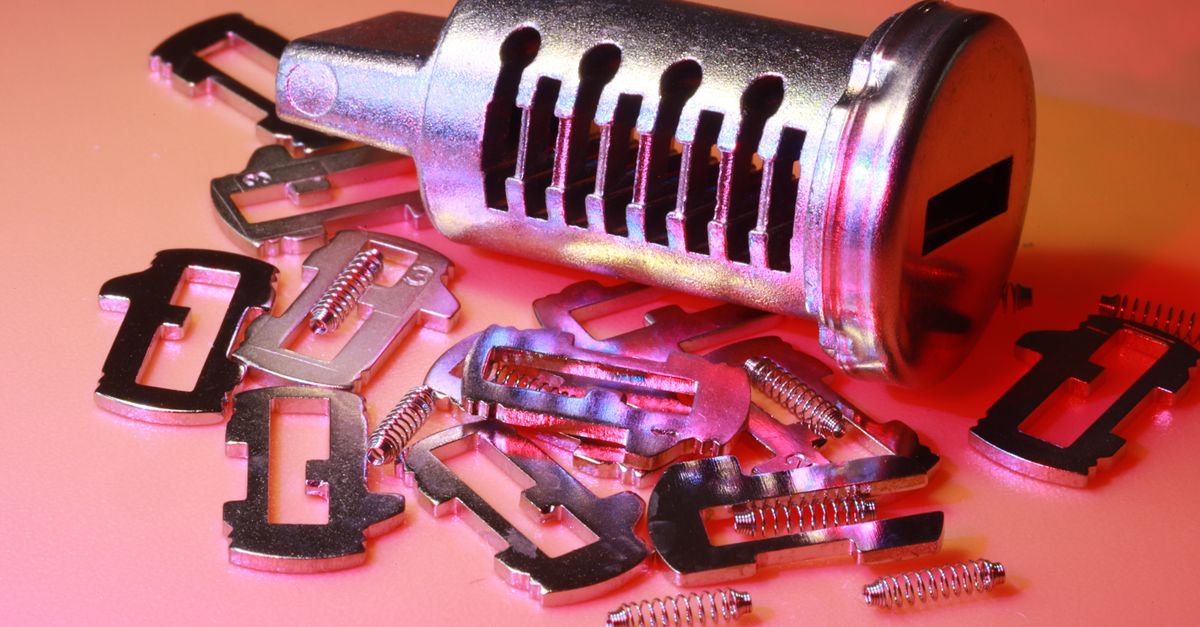 On-Site Transponder and Smart-Key Cutting and Programming — מנעולן בפתח תקווה