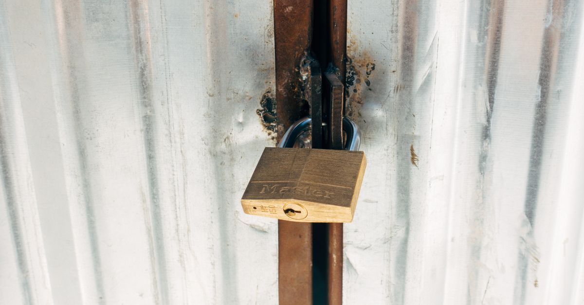 Locked Out of the House? Your Safe Options and What Our Emergency Locksmith Does — מנעולן בפתח תקווה