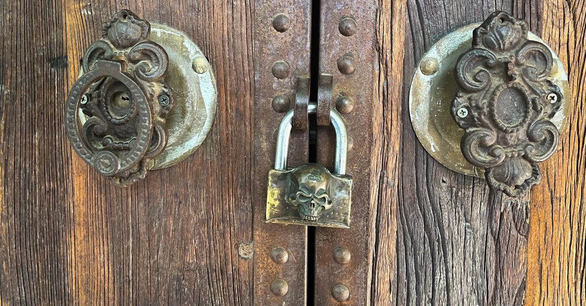 Lock Grades 1–3 Explained — and Which Doors Need Which — מנעולן בפתח תקווה